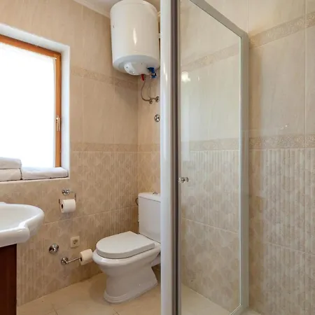 Villa Sleeps 8 Pool Air Con Wifi T739253 *