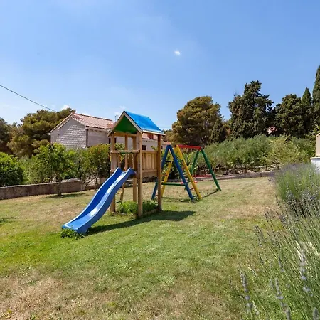 Sleeps 8 Pool Air Con Wifi T739253 *
