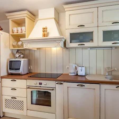 Villa Sleeps 8 Pool Air Con Wifi T739253