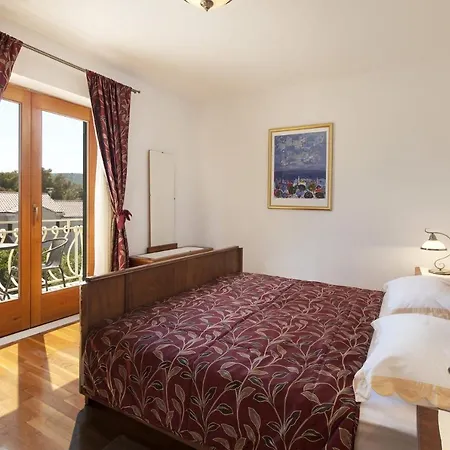 Villa Sleeps 8 Pool Air Con Wifi T739253 *