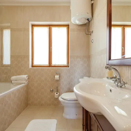 Sleeps 8 Pool Air Con Wifi T739253 * Sumartin