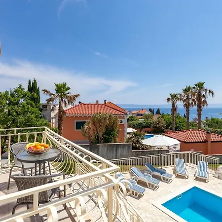 Sleeps 8 Pool Air Con Wifi T739253 * Sumartin